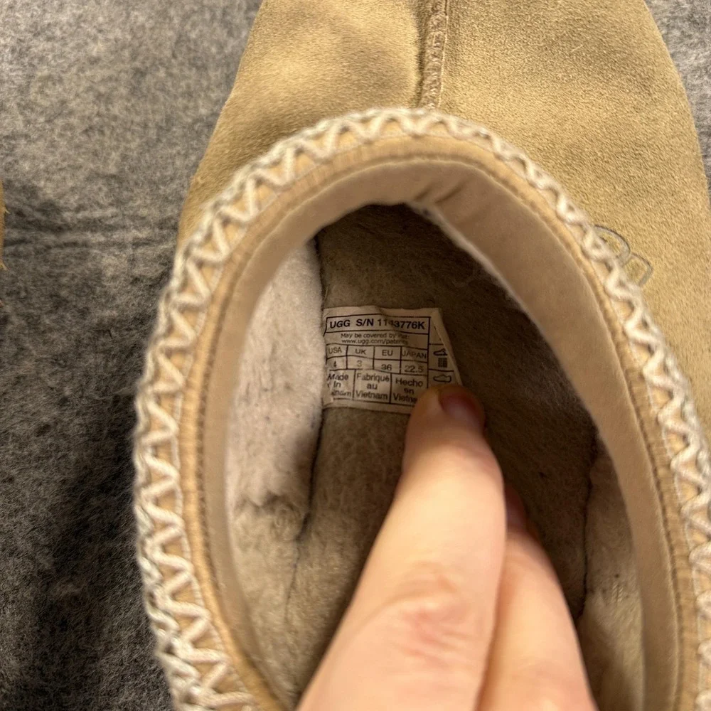 UGG Tasman‎ Slippers Youth 4 Brown Suede Shearling Lined Slip On Indoor Clogs